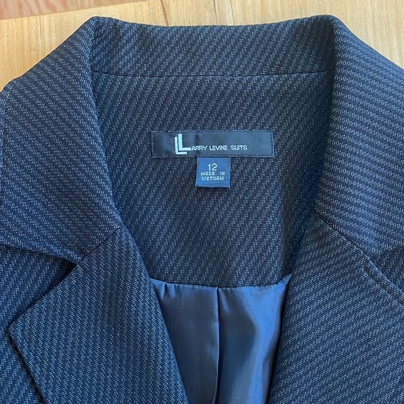 Classic black pants suit, tailored back, interesting weave. - Picture 2 of 5